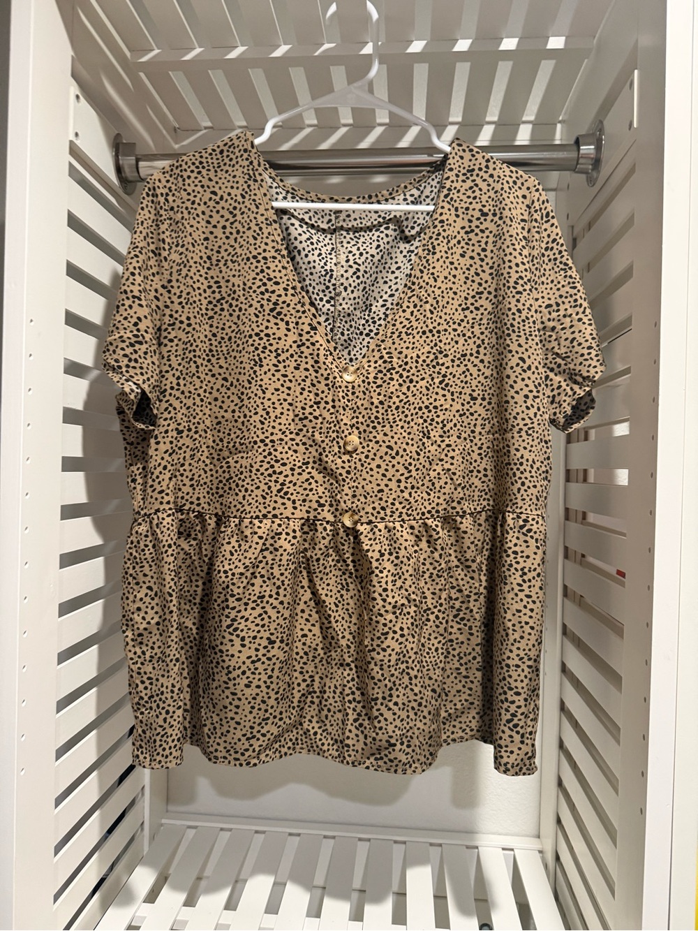0015Women’s Tan Leopard Print Button-Front Peplum Top - Unbranded